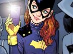 Batgirl-skådis visar upp dräkt från nedlagda DC-rullen